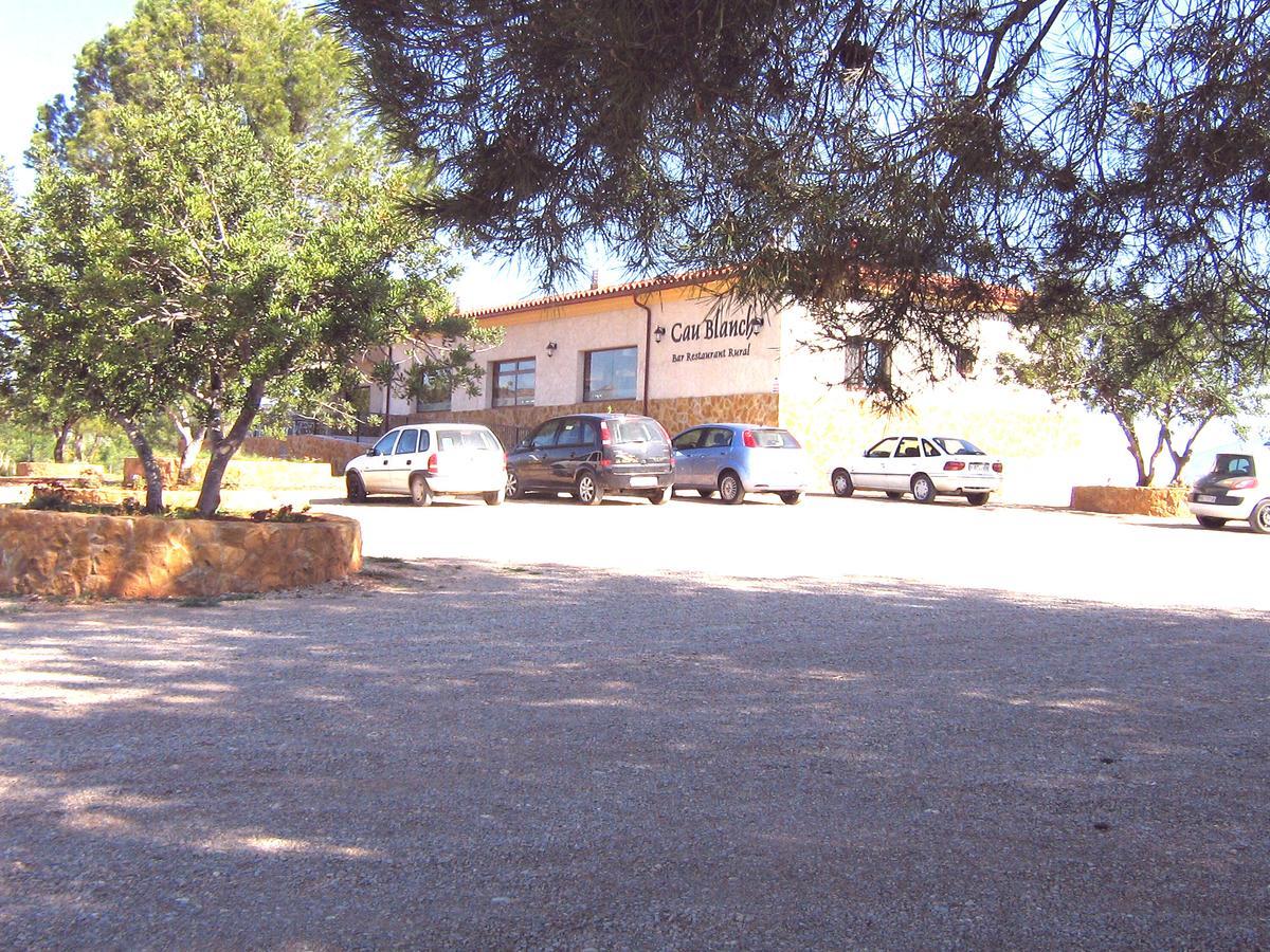 Hotel Restaurant Cau Blanch Useras Exterior foto